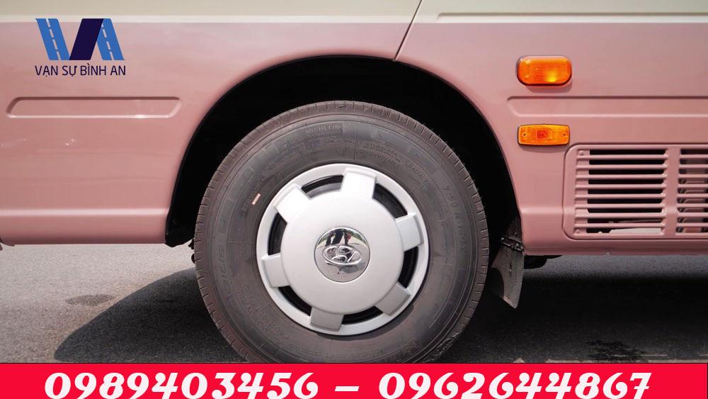 Mâm xe Hợp kim 16 inch, Lốp xe Hyundai New County có kích thước 7.50R16 