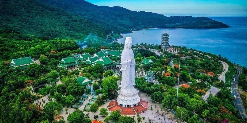 Chùa Linh Ứng Sơn Trà nằm trên bãi Bụt Đà Nẵng