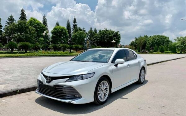 Xem Camry được chuộng vì kiểu dáng sang trọng