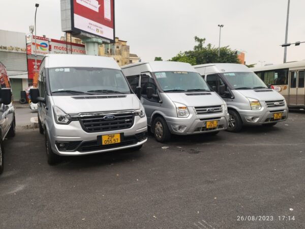 thue-xe-ford-transit 1