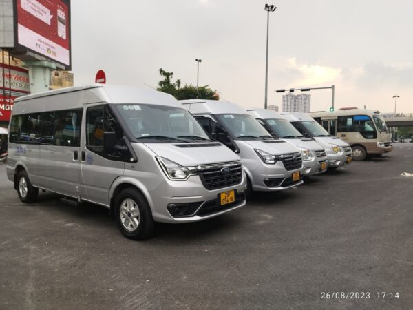 thue-xe-ford-transit 2