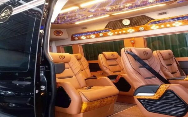 Xe Limousine 16 chỗ rất được chuộng nên thường được đặt trước từ sớm