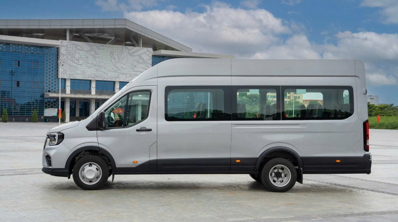 Dich vu cho thue xe ford transit premium 18 cho cao cap 3